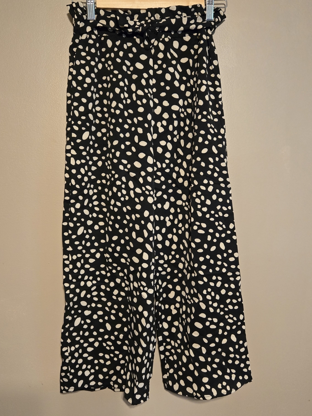 Francesca's Collections Black and Crean Wide Leg Pants